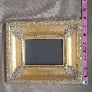Gold picture frame leaf design  for hanging